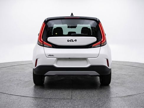 Used 2025 Kia Soul LX w/ LX Technology Package FWD image 7