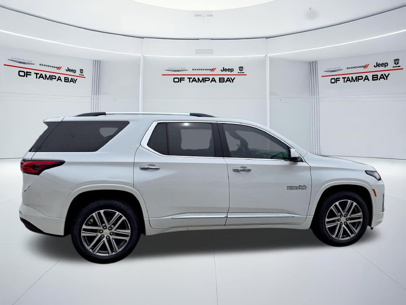 Used 2022 Chevrolet Traverse High Country FWD image 7