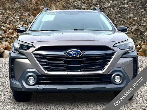 Used 2023 Subaru Outback Premium AWD/4WD image 3
