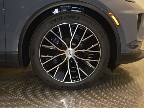 New 2026 Porsche Macan 4 Electric AWD/4WD image 16