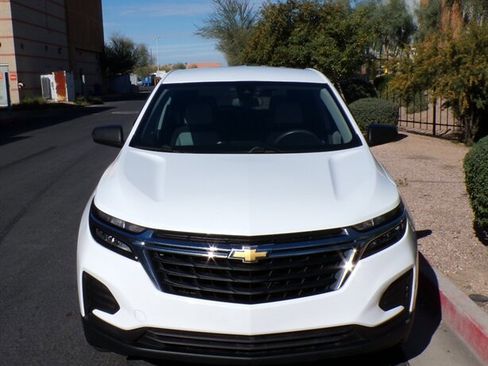 Used 2022 Chevrolet Equinox LS w/ LS Convenience Package image 2