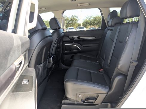 Certified 2024 Kia Telluride LX image 16