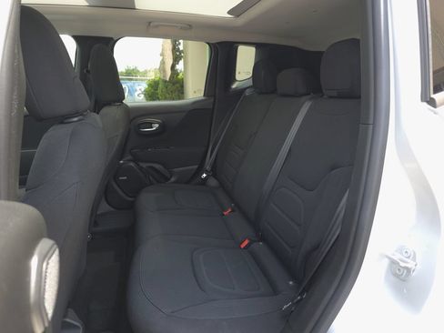 Used 2021 Jeep Renegade Latitude w/ Sun & Sound Group FWD image 12