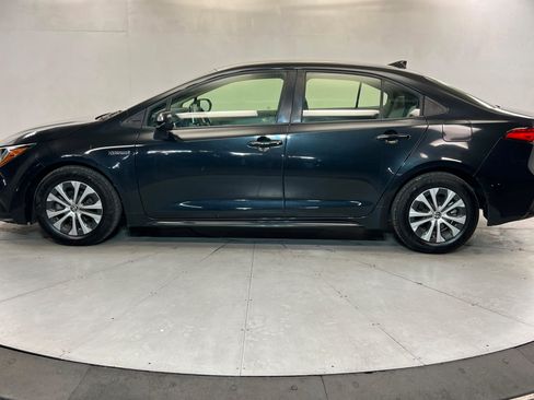 Used 2020 Toyota Corolla LE w/ Protection Package FWD image 2