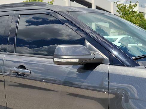 Used 2017 Ford Explorer XLT w/ Equipment Group 202A FWD image 8