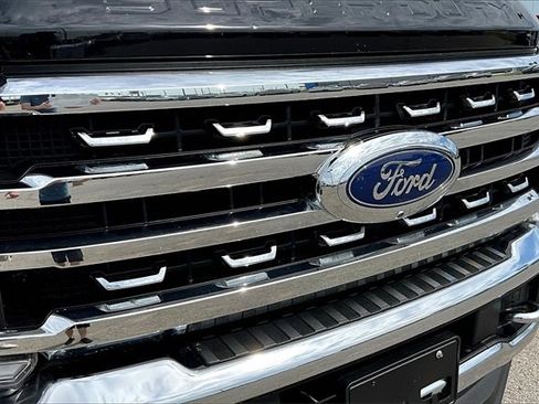 Certified 2024 Ford F250 Lariat w/ Chrome Package image 28