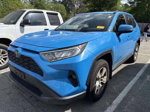 Used 2019 Toyota RAV4 XLE w/ Convenience Package image 2
