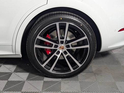 New 2026 Porsche Cayenne GTS AWD/4WD image 12