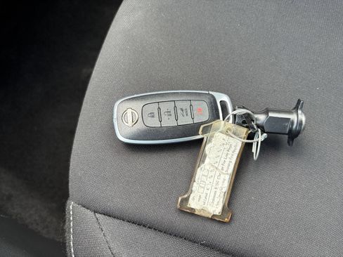 Used 2025 Nissan Sentra SV FWD image 16