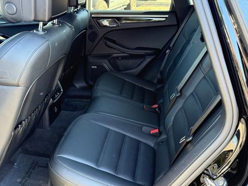 Used 2022 Porsche Macan image 32