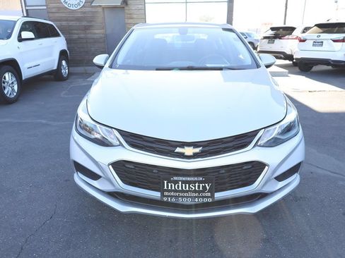 Used 2018 Chevrolet Cruze LT w/ LT Fleet Convenience Package FWD image 3