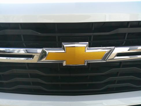 Used 2024 Chevrolet Silverado 2500 LT w/ Convenience Package image 3