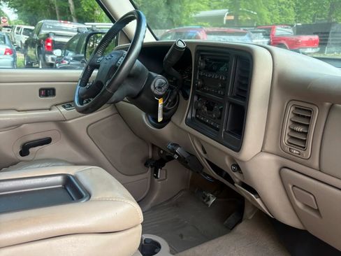 Used 2006 Chevrolet Silverado 2500 LT w/ Heavy-Duty Power Package AWD/4WD image 23