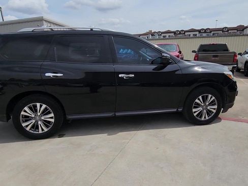 Used 2019 Nissan Pathfinder SV FWD image 16