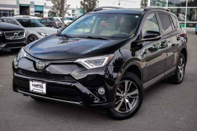 Used 2017 Toyota RAV4 XLE AWD/4WD image 9