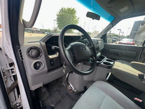 Used 2010 Ford E-350 and Econoline 350 XLT image 28