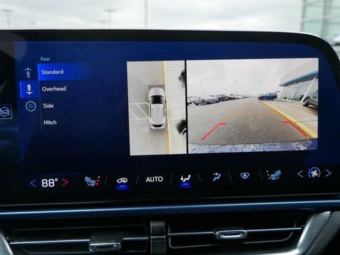 Used 2025 Chevrolet Equinox EV LT w/ Convenience Package image 15