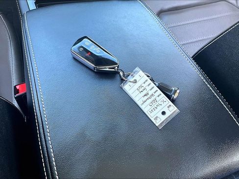 Used 2025 Volkswagen Atlas SEL image 14