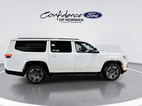 Used 2024 Jeep Wagoneer L Series II w/ Flexible Seating Group AWD/4WD image 10