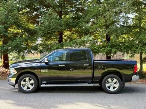 Used 2018 RAM 1500 Classic SLT w/ SLT Plus D￩cor Group image 2