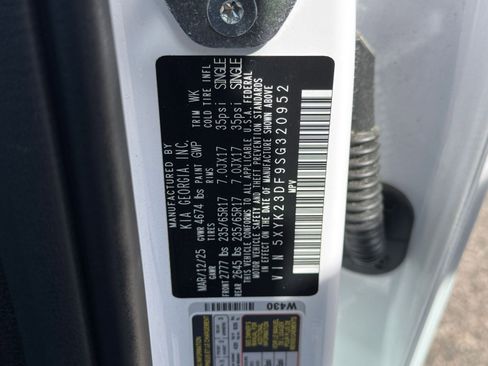 Used 2025 Kia Sportage LX image 24