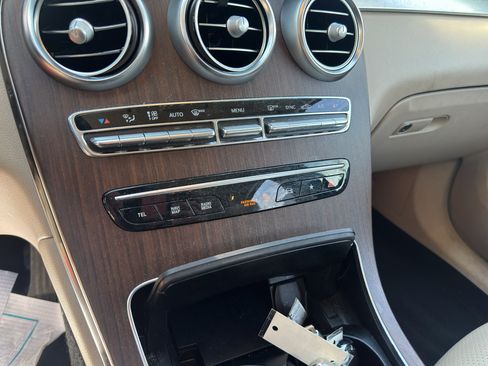Used 2022 Mercedes-Benz GLC 300 4MATIC image 23