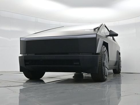 Used 2024 Tesla Cybertruck AWD Crew Cab image 40