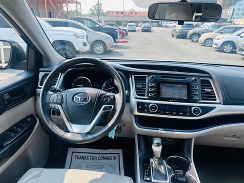 Used 2015 Toyota Highlander Plus FWD image 10