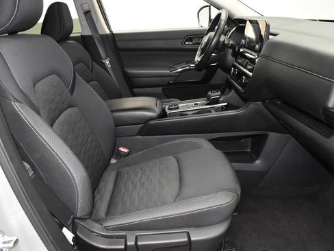 Used 2025 Nissan Pathfinder SV AWD/4WD image 22