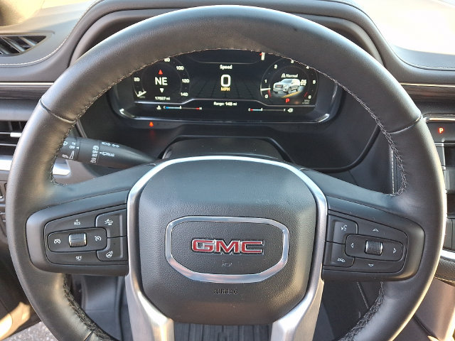 Used 2024 GMC Yukon XL SLT w/ SLT Luxury Package AWD/4WD image 4