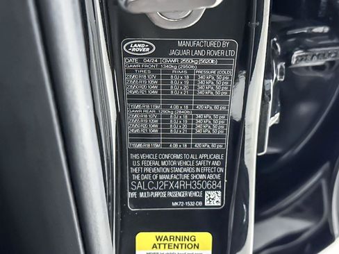 Used 2024 Land Rover Discovery Sport S image 28