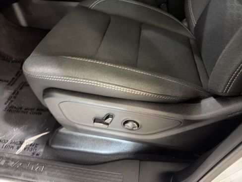 Used 2025 RAM 1500 Big Horn AWD/4WD image 16
