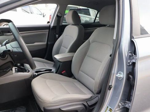 Used 2017 Hyundai Elantra SE image 11