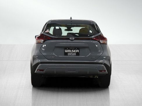 Used 2023 Nissan Kicks SV image 4