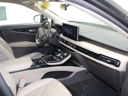 Used 2023 Lincoln Nautilus Reserve AWD/4WD image 30