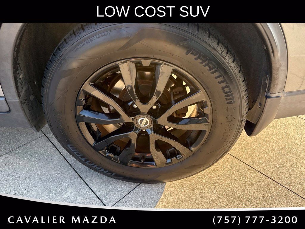 Used 2017 Nissan Rogue SV w/ Midnight Edition Package FWD image 19
