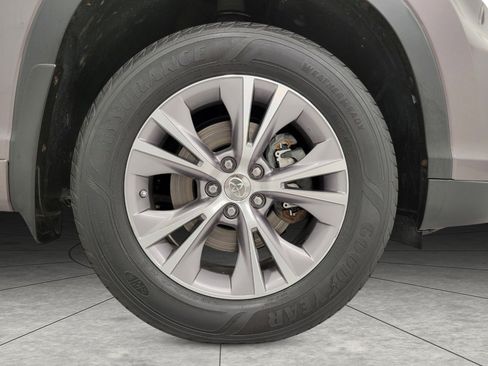 Used 2014 Toyota Highlander XLE image 4