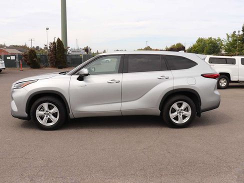 Used 2021 Toyota Highlander LE AWD/4WD image 8
