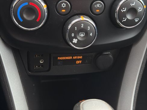 Used 2019 Chevrolet Trax LT w/ Sun & Sound Package image 19