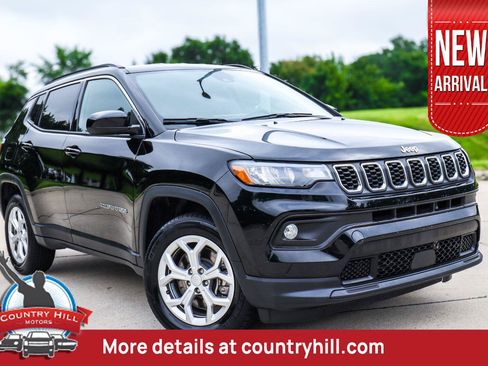 Used 2024 Jeep Compass Latitude AWD/4WD image 1