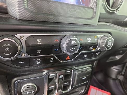 Used 2022 Jeep Gladiator Sport AWD/4WD image 19