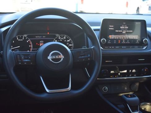 Used 2023 Nissan Rogue SV image 18