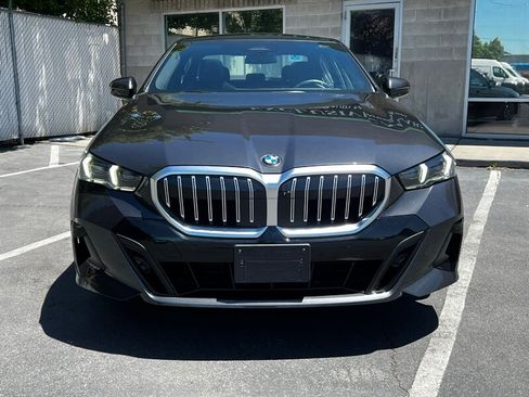 Used 2026 BMW 530i xDrive w/ M Sport Package AWD/4WD image 2