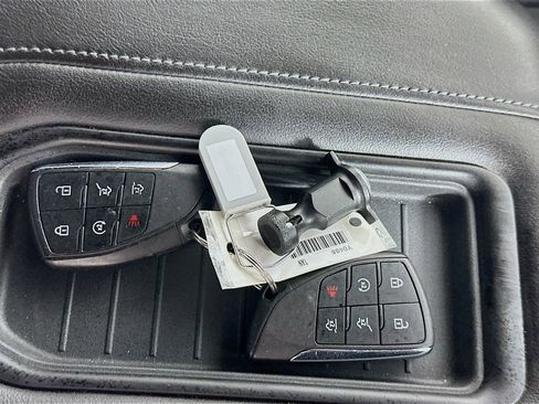 Used 2023 Chevrolet Suburban LT image 36