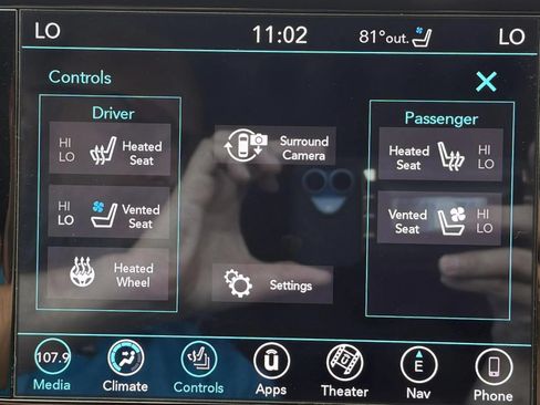 Used 2019 Chrysler Pacifica Limited w/ Advanced Safetytec Group FWD image 22