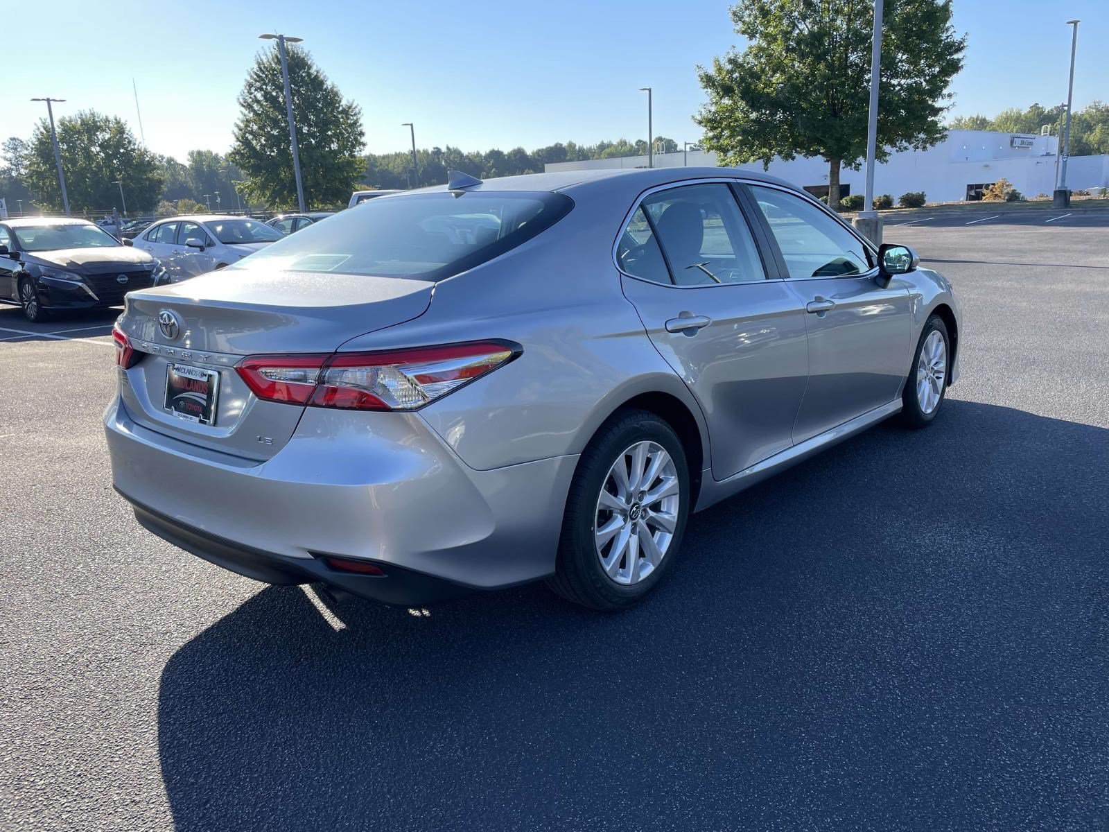 Used 2020 Toyota Camry LE FWD image 6