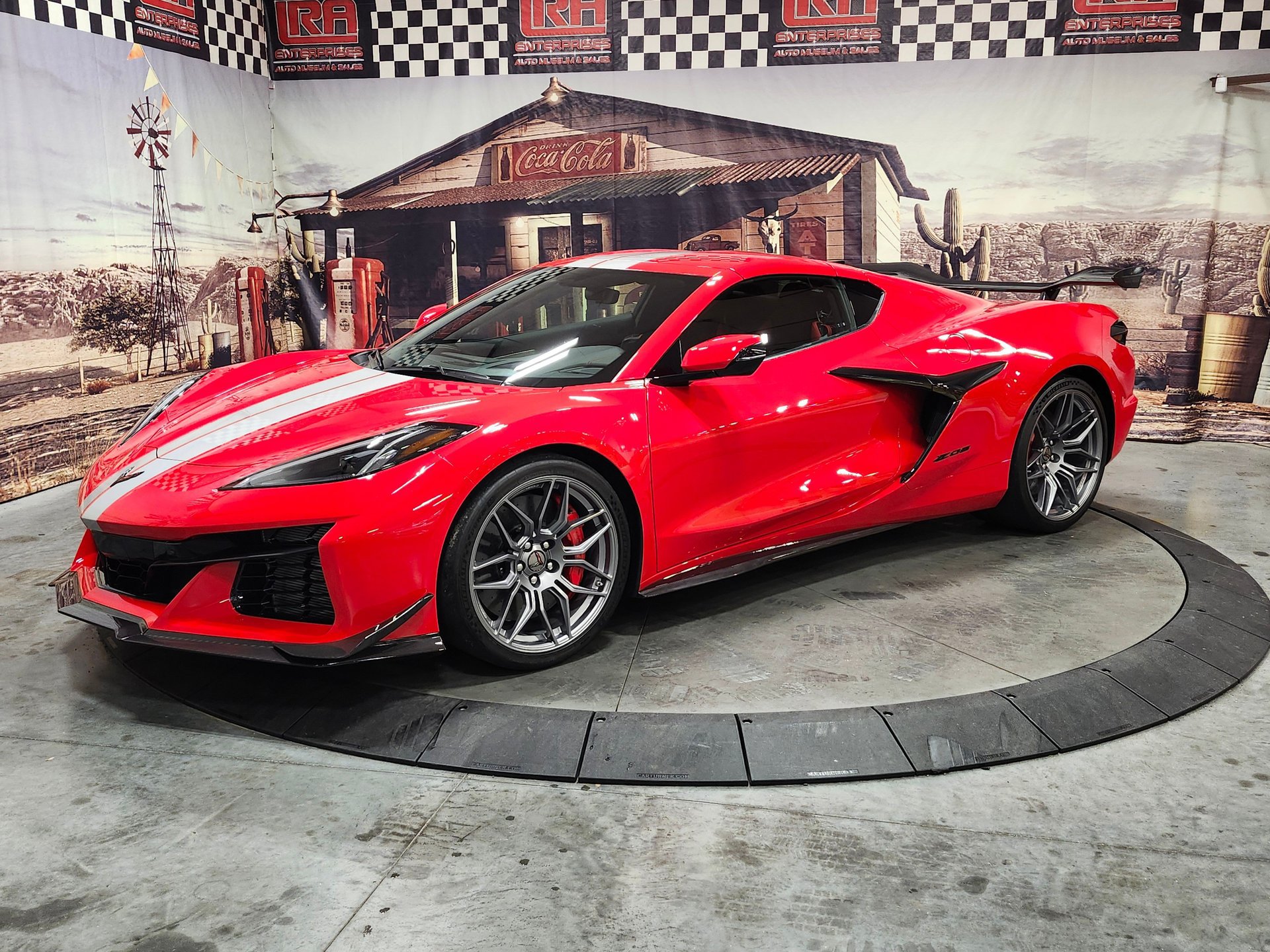 Used 2023 Chevrolet Corvette Z06 w/ Z07 Performance Package RWD image 4