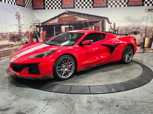 Used 2023 Chevrolet Corvette Z06 w/ Z07 Performance Package image 4