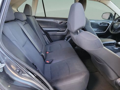 Used 2021 Toyota RAV4 LE image 18