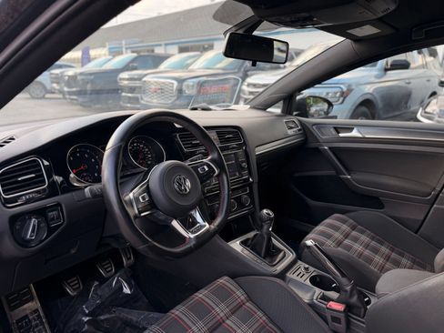 Used 2018 Volkswagen GTI SE FWD image 15